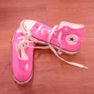 Size 1 U.S. converse all star shoes